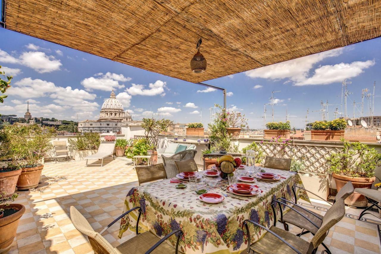Attic With Terrace Overlooking St Peters Basilica Ρώμη Εξωτερικό φωτογραφία
